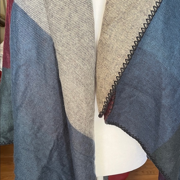 Color Block Poncho - Picture 8 of 9